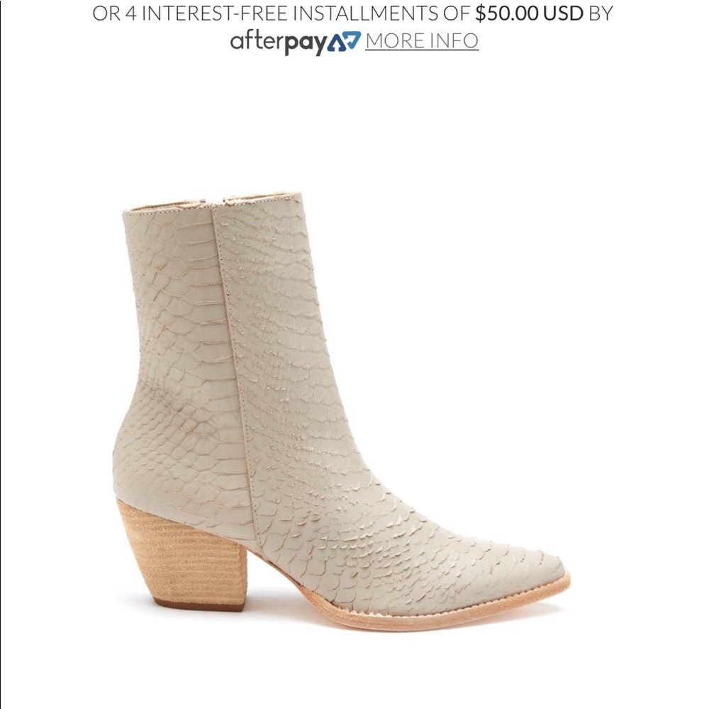 ISO Caty boots size 10!!